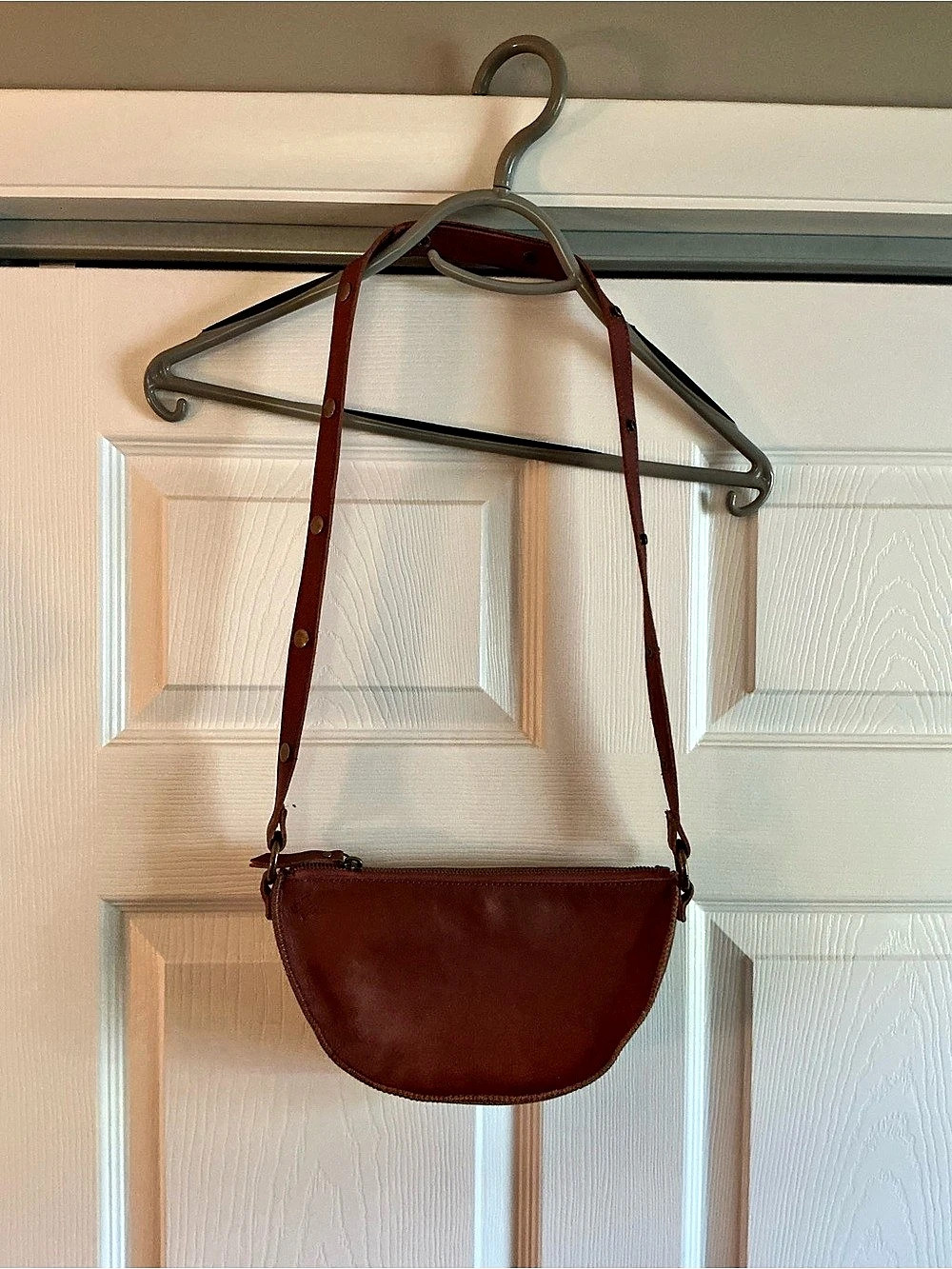 Lyons Leather Co. Bee Cognac Brown Leather Crossbody Bag - Picture 16 of 16
